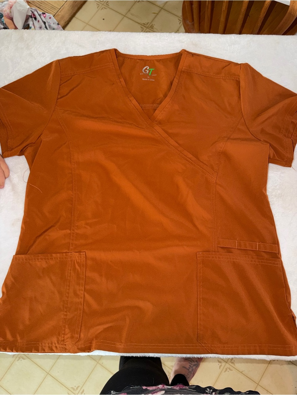Women’s V-Neck Scrub Top in Rust